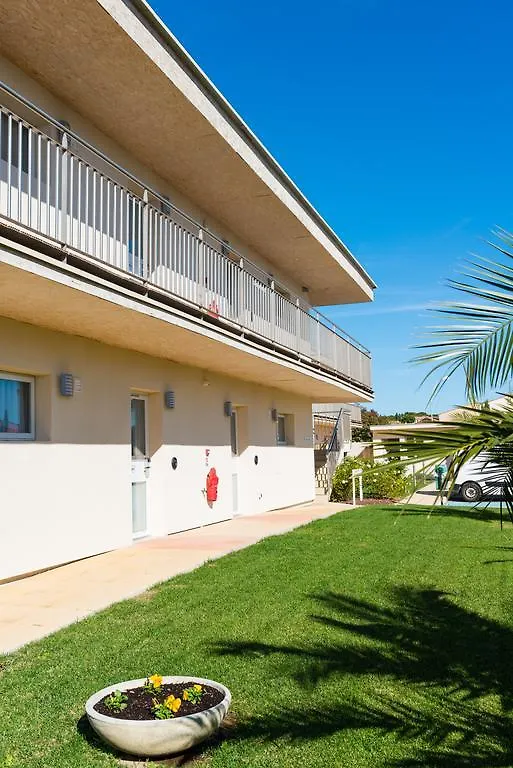 Allotel Fos-sur-Mer 2*,  Francia