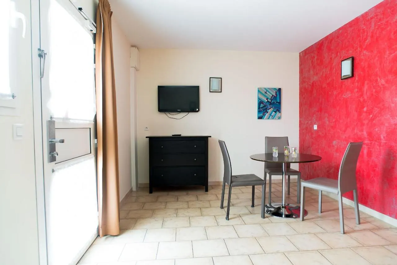 Allotel Fos-sur-Mer 2*,  France